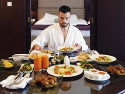 Miliarder Ganteng Cari Asisten Pribadi, Digaji Rp 520 Juta & Keliling Dunia