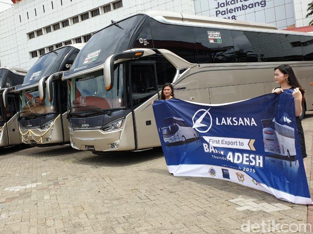 Menlu Retno Lepas 4 Bus Lokal Buatan Ungaran ke Bangladesh Menlu Retno Lepas 4 Bus Lokal Buatan Ungaran ke Bangladesh