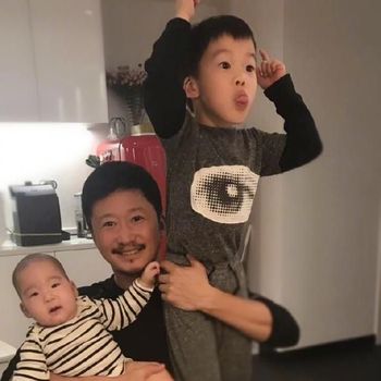 Wu Jing dan anak-anaknya.