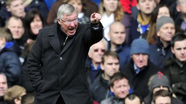 Manchester United's Scottish manager Sir Alex Ferguson gestures to his players during their English FA Cup quarter final replay football match against Chelsea at Stamford Bridge in London, England on April 1, 2013. Chelsea won 1-0. AFP PHOTO/GLYN KIRK 
RESTRICTED TO EDITORIAL USE. No use with unauthorized audio, video, data, fixture lists, club/league logos or “live” services. Online in-match use limited to 45 images, no video emulation. No use in betting, games or single club/league/player publications. (Photo by GLYN KIRK / AFP)