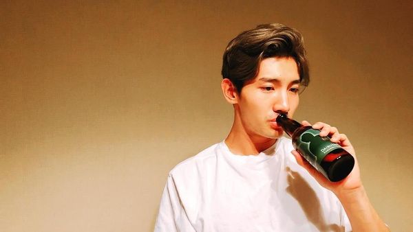Sedang Berada di Indonesia, Ini Gaya Kulineran Changmin TVXQ yang Keren