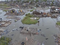 Tim Penyelamat Kesulitan Selamatkan Ribuan Orang yang Terjebak Siklon Mozambik