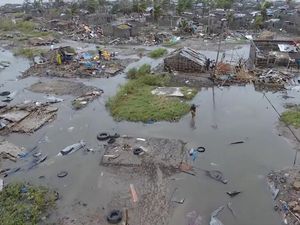 Tim Penyelamat Kesulitan Selamatkan Ribuan Orang yang Terjebak Siklon Mozambik Tim Penyelamat Kesulitan Selamatkan Ribuan Orang yang Terjebak Siklon Mozambik