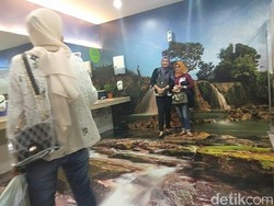 Warga Malaysia ini Penasaran dengan Cantiknya Toilet Bandara Juanda