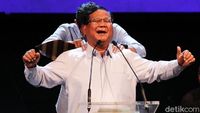 Prabowo Kembali Menari dan Dipijat Sandiaga