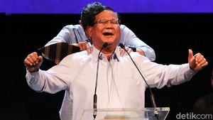 Prabowo Kembali Menari dan Dipijat Sandiaga