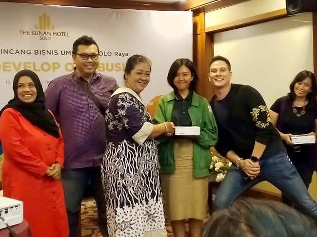 Pelatihan Bisnis dan e-Commerce untuk UMKM Pelatihan Bisnis dan e-Commerce untuk UMKM