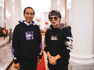 Istana Digerebek, Jokowi-Atta Halilintar Kompak Pakai Hoddie yang Sama Istana Digerebek, Jokowi-Atta Halilintar Kompak Pakai Hoddie yang Sama