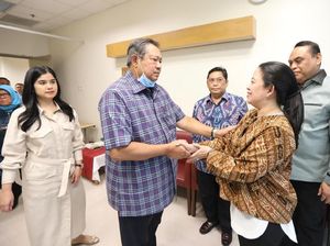 Puan Maharani Jenguk Ani Yudhoyono di Singapura