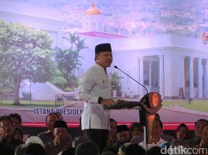 Bima Arya Acungkan Jempol ke Warga Bogor yang Setia Tunggu Jokowi