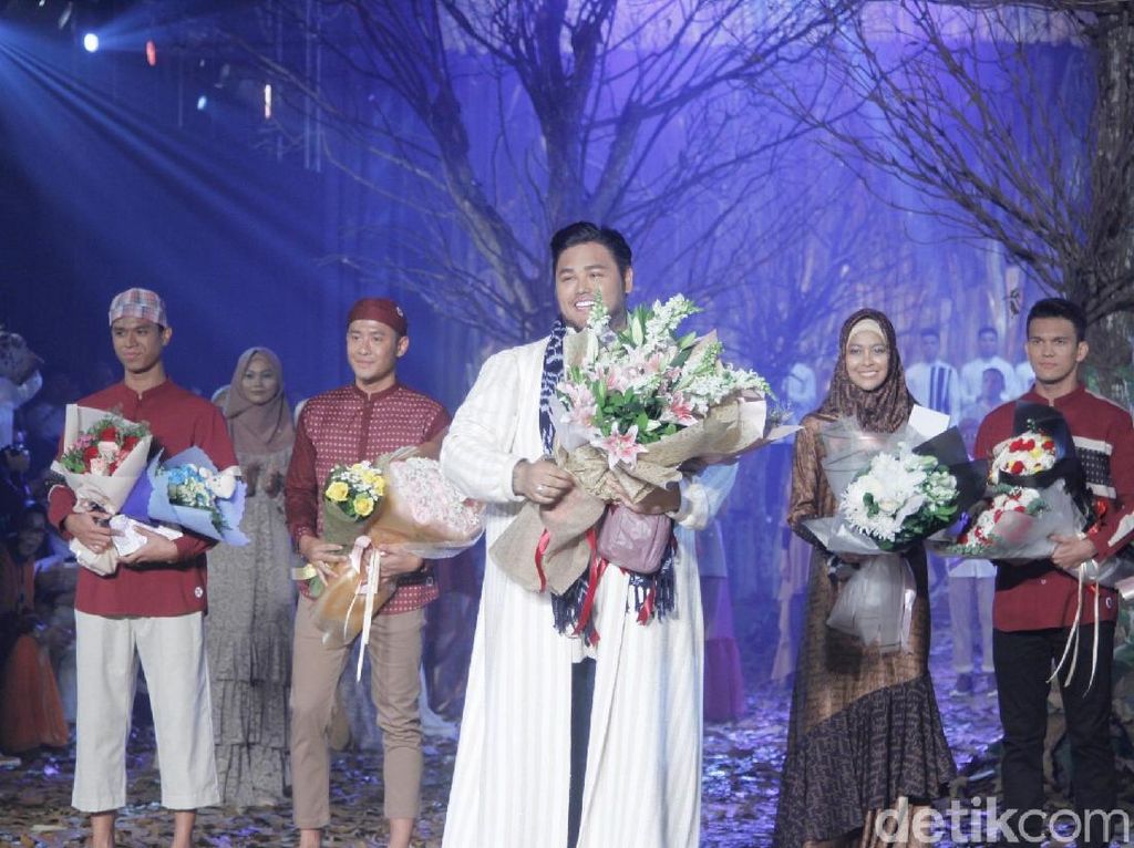 Tegaskan Beda dengan Raffi, Ivan Gunawan Keliling Dunia karena Ngejahit Tegaskan Beda dengan Raffi, Ivan Gunawan Keliling Dunia karena Ngejahit