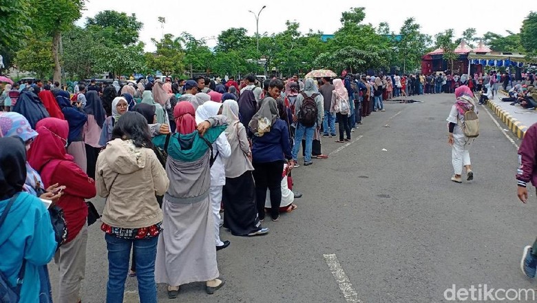 Warga Kediri Antusias Nonton Mata Najwa On Stage, Antrean Tiket Mengular