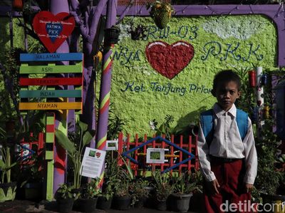 Taman Obat Keluarga di Jakut Asri Banget