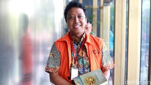Diperiksa KPK, Rommy Cengengesan Sambil Bawa Buku Sejarah Nabi