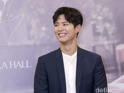 Senyum Park Bo Gum yang Bikin Luluh