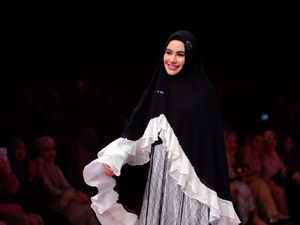 Masih Proses Hijrah, Kartika Putri Diizinkan Suami Jadi Model Catwalk Masih Proses Hijrah, Kartika Putri Diizinkan Suami Jadi Model Catwalk