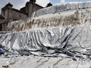 Pemasangan Terpal di Bangunan Calon Makam HB X Dilanjutkan Pemasangan Terpal di Bangunan Calon Makam HB X Dilanjutkan
