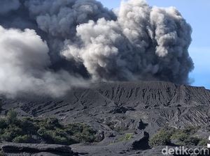 Semburan Abu Vulkanik Bromo Siklus Lima Tahunan