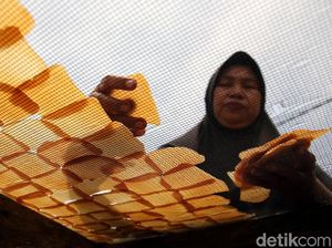 Mengintip Proses Pembuatan Kerupuk Kamplang yang Mendunia Mengintip Proses Pembuatan Kerupuk Kamplang yang Mendunia
