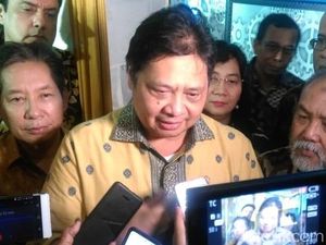 Erwin Aksa Dukung Sandi, Airlangga: Kader Golkar Kan Banyak Erwin Aksa Dukung Sandi, Airlangga: Kader Golkar Kan Banyak