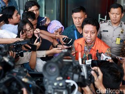 Romahurmuziy Dibantarkan di RS Polri karena BAB Berdarah