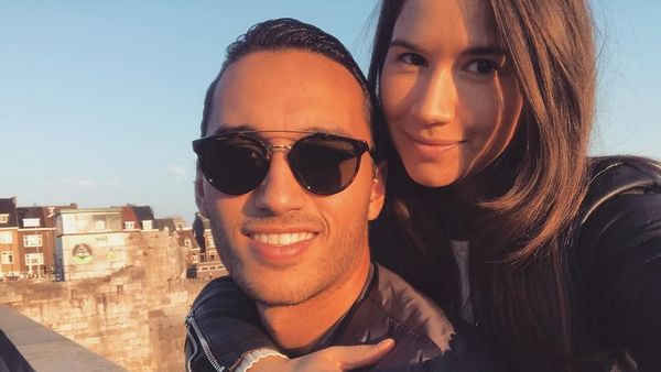 Momen Mesra Ezra Walian Bareng Pacar Seksinya yang Bikin Gagal Fokus
