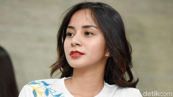 Rumput Tetangga Jadi Film Terakhir Kirana Larasati? Rumput Tetangga Jadi Film Terakhir Kirana Larasati?