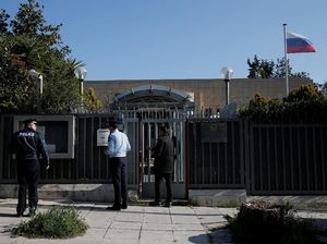 Granat Dilemparkan ke Konsulat Rusia di Yunani, Pelakunya Kabur