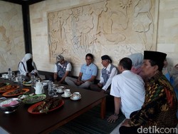 Awali Kegiatan di DIY, Sandiaga Sarapan Ikan Bakar di Sleman