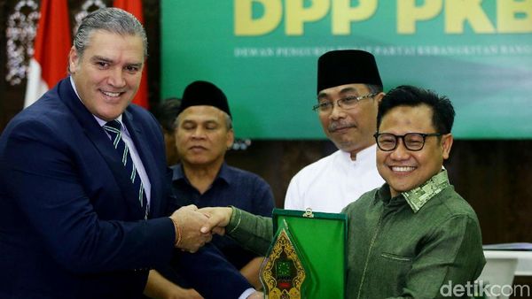 Senyum Cerah Cak Imin Usai PKB Resmi Jadi Anggota CDI