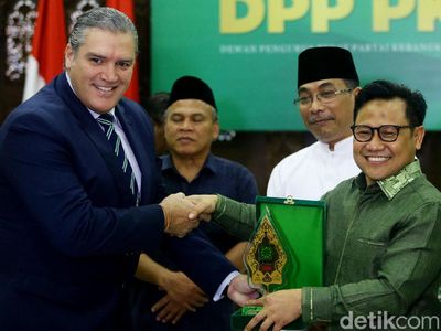 Senyum Cerah Cak Imin Usai PKB Resmi Jadi Anggota CDI