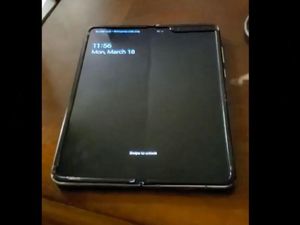 Layar Ponsel Lipat Samsung Rusak Baru Sekali Dipakai Layar Ponsel Lipat Samsung Rusak Baru Sekali Dipakai