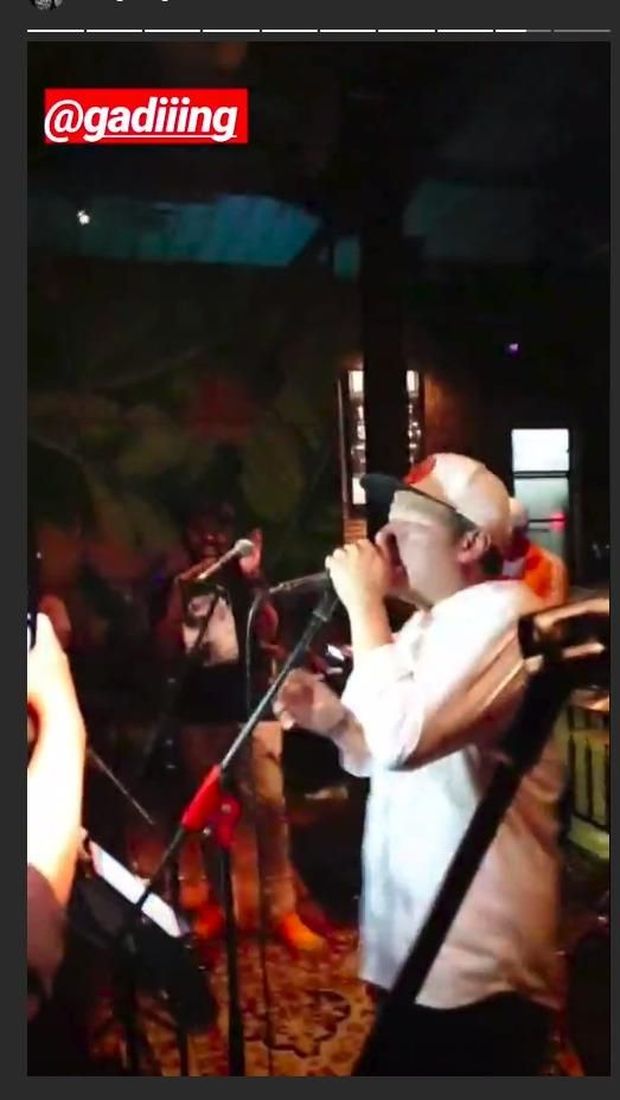 Gading Marten menangis nyanyi lagu Pergilah Kasih