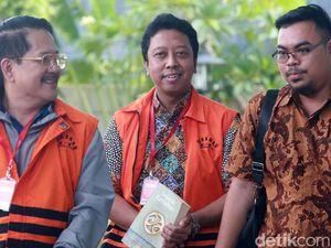 KPK Ambil Sampel Suara Romahurmuziy KPK Ambil Sampel Suara Romahurmuziy