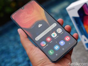 Unboxing! Galaxy A50 dengan 3 Kamera dan Fingerpint Dalam Unboxing! Galaxy A50 dengan 3 Kamera dan Fingerpint Dalam