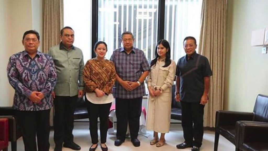 Momen Hangat Puan Maharani Kunjungi Ani Yudhoyono di Singapura