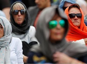 Aksi Solidaritas Wanita New Zealand Ramai-ramai Berkerudung