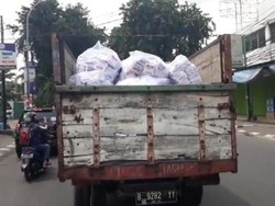 Viral Truk Bak Terbuka Angkut Ribuan Surat Suara, KPU Bekasi Akui Lalai