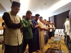 Ketika Skuat Timnas U-23 Salat Jumat di Penginapan