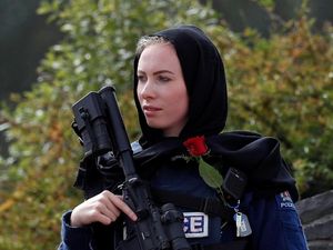Aksi Solidaritas Warga New Zealand Pakai Kerudung Tuai Kontroversi Aksi Solidaritas Warga New Zealand Pakai Kerudung Tuai Kontroversi