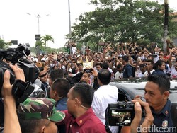 Diuyel-uyel Warga, Jokowi: Minta Maaf Kalau Saya Eror Sedikit