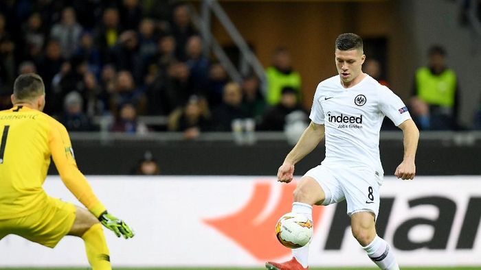 Luka Jovic tengah laris manis di bursa transfer saat ini (REUTERS/Daniele Mascolo) Luka Jovic tengah laris manis di bursa transfer saat ini (REUTERS/Daniele Mascolo)