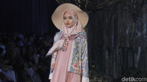 Foto: 10 Koleksi Baju Lebaran 2019 Karya Ivan Gunawan