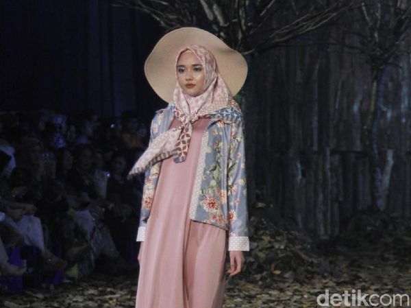 Foto: 10 Koleksi Baju Lebaran 2019 Karya Ivan Gunawan