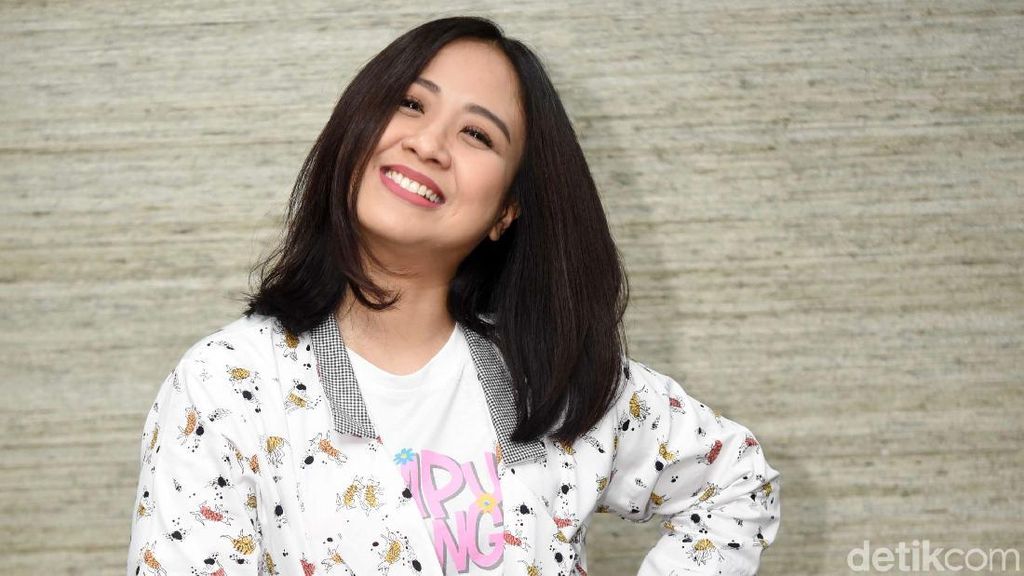 Be Happy! Lihat Astrid yang Lagi Bahagia Banget Be Happy! Lihat Astrid yang Lagi Bahagia Banget