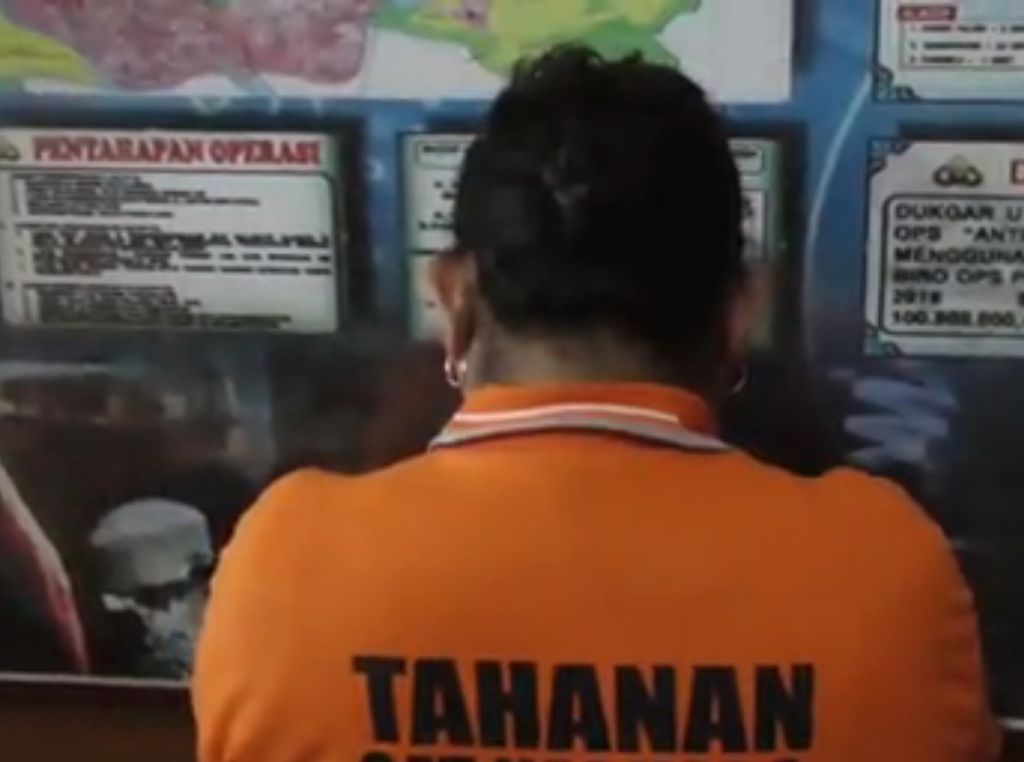 Nekat Edarkan Sabu, Nenek di Makassar Diciduk Polisi Nekat Edarkan Sabu, Nenek di Makassar Diciduk Polisi