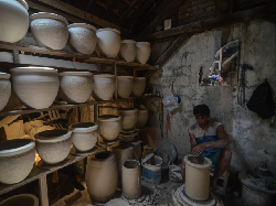 Pemerintah Dorong Industri Keramik