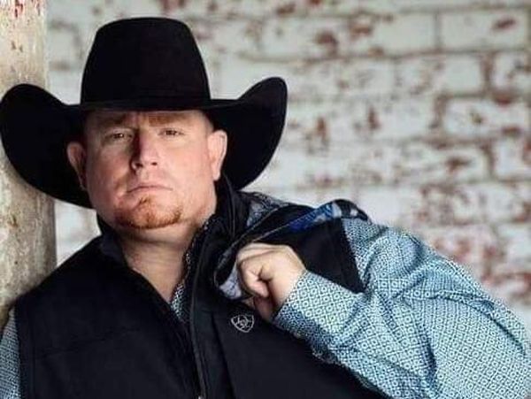 Tak Sengaja Tertembak, Penyanyi Justin Carter Tewas