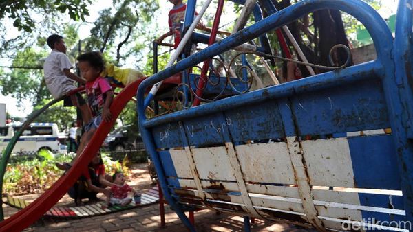 Tak Terawat, Taman Kebon Bawang Bisa Bahayakan Anak-anak