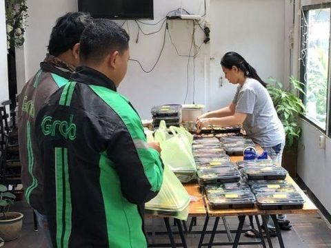 GrabExpress bantu proses pengantaran katering EatGood/ 